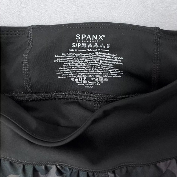 Spanx Women Sz S Get Moving Double Layer Short Black Camo Camouflage Athletic - Picture 9 of 9